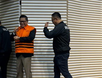Ia disebut-sebut berusaha menghalangi proses hukum, termasuk dengan meminta Harun Masiku untuk merusak ponselnya dan melarikan diri setelah operasi tangkap tangan (OTT) dilakukan.