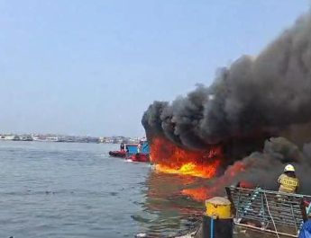 Sebuah kapal mengalami kebakaran di kawasan Jakarta Utara, tepatnya di Dermaga 20 Marina Ancol. Peristiwa ini terjadi pada Sabtu (8/2/2025) malam.