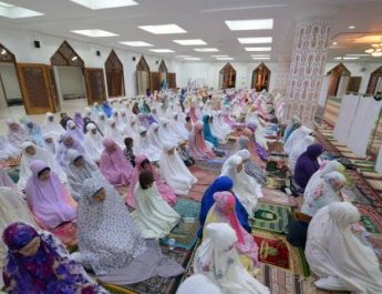 Menyambut Ramadan dengan penuh keberkahan, jangan lewatkan salat tarawih dan witir! Ibadah sunnah ini bukan hanya menjadi rutinitas, tetapi juga peluang meraih ampunan. 
