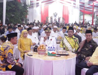 Setelah rapat paripurna, acara berlanjut dengan syukuran dan silaturahmi yang berlangsung di kediaman Wakil Bupati Bogor, Jaro Ade