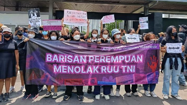 alisiansi perempuan tolak ruu tni