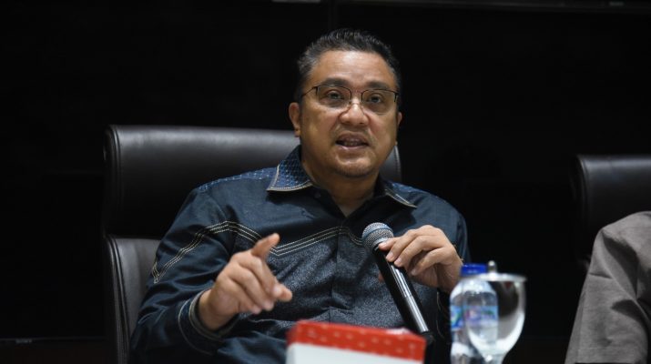Rapat kerja dan rapat dengar pendapat (RDP) ini dipimpin oleh Wakil Ketua Komisi II DPR RI, Dede Yusuf, di Kompleks Parlemen, Senayan, Jakarta