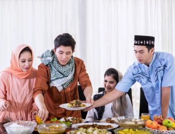 resiko makan berlebih saat lebaran