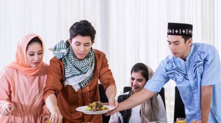resiko makan berlebih saat lebaran