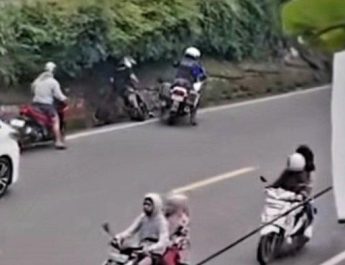 patwal nendang pemotor