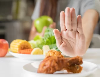 makanan yang harus di hindari penderita maag