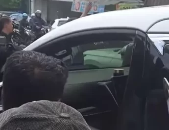 supir taksi hadang mobil dedi mulyadi di puncak
