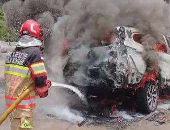 Mobil Terbakar