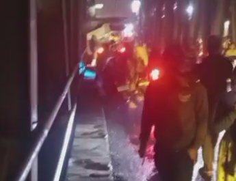 Seorang Pira Lompat Dari Jembatan