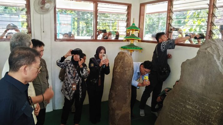 Menteri Kebudayaan ke Batutulis Bogor