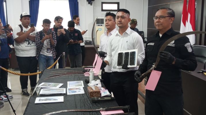Polresta Bogor Amankan Barang Bukti Tawuran di Tanah Sereal