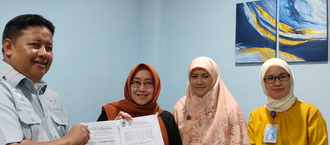 Anggota DPRD Kota Bogor F-PKS Serahkan Bantuan Alkes dan Obat Rp30 Juta untuk RSUD