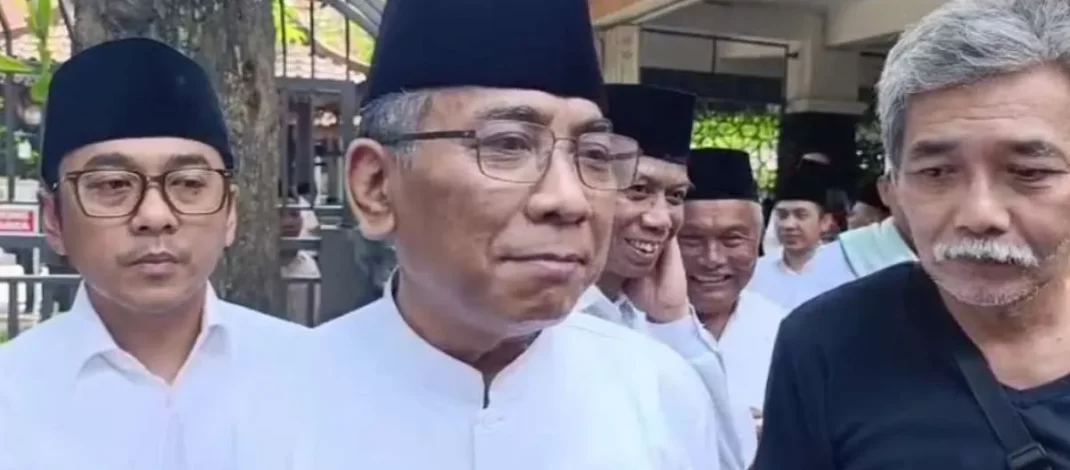 Gus Yahya Datangi Kiai Sepuh di Tebuireng: Tas Penuh Dokumen Dibawa untuk Redam Kisruh PBNU