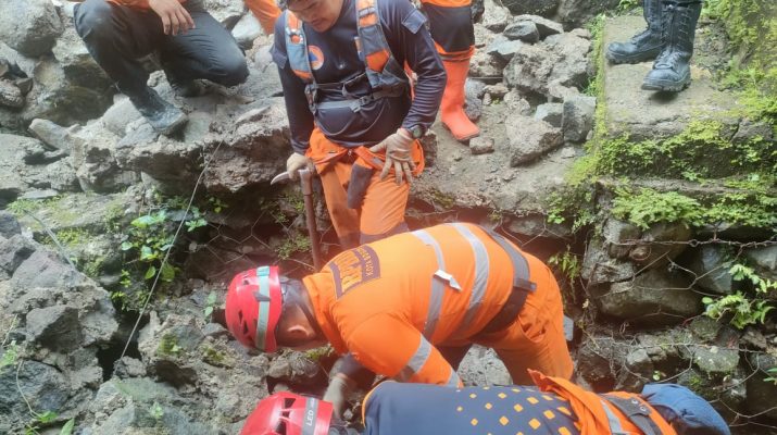Tebing Longsor, di Katulampa Bogor Timur