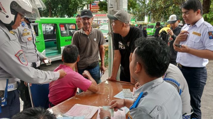 Tindak Langsung Kendaraan Angkot yang Lewat Batas Usia