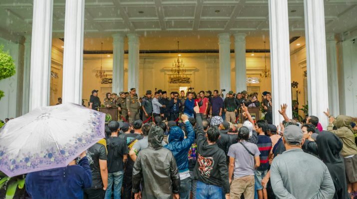 Aksi Bela Angkot Membuahkan Hasil?