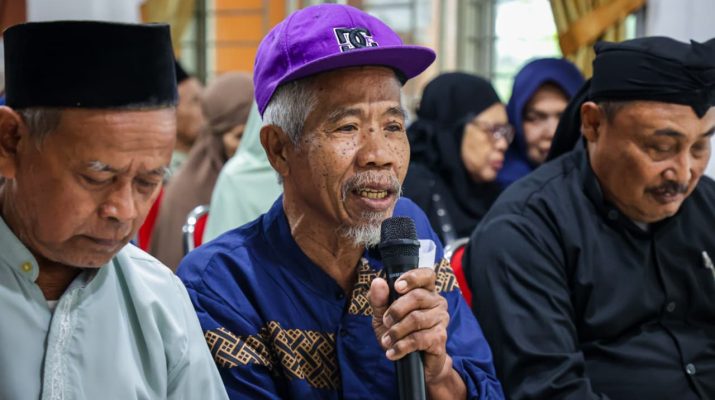 Bantuan Sembako untuk Lansia di Mulyaharja