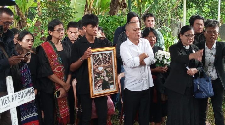 Pemakaman Esther, Korban Pesawat ATR