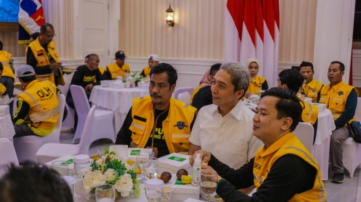 Walikota Rayakan Predikat Menuju Kota Bersi dengan Buka Bersama Pasukan Kuning