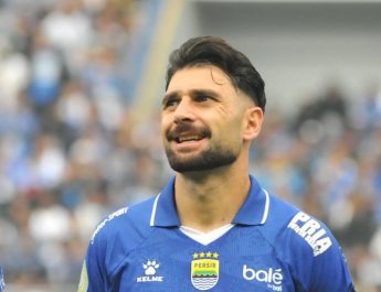 Frans Putros: Gelar Masih di Tangan Persib