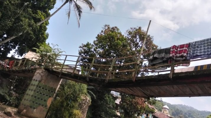 Jembatan Rusak di Desa Cintamanik