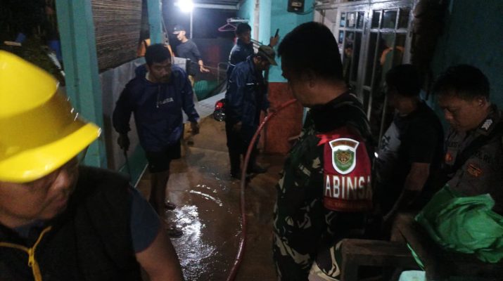 Evakuasi Rumah Terdampak Akibat Aliran Air Bah
