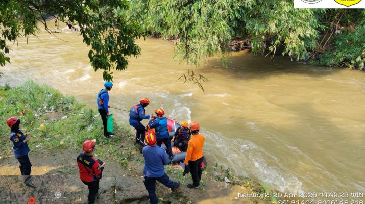 Pencarian Bocah 6 Tahun Yang dilaporkan Hanyut di Sungai Ciliwung