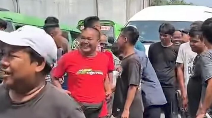 Demo sejumlah sopir angkot di kota Bogor