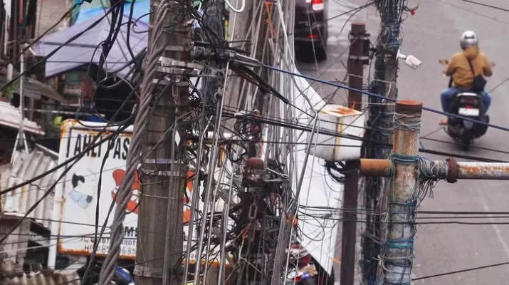 Kabel Lama Berisiko Bahayakan Pengguna Jalan, Pemkot Bandung Percepat Penataan