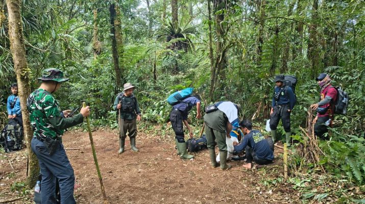 Menembus Rimba, Menyingkap Misteri Kawah Purba Pangrango